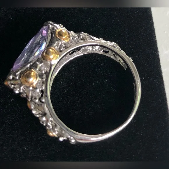 Beautiful Faceted Purple Stone 18KGE Ring - Picture 9 of 11
